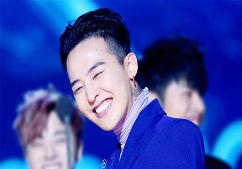 权志龙爱情了!与女团成员金珍妮约会被拍,两人已爱情两年 权志龙爱情了!与女团成员金珍妮约会被拍,两人已爱情两年