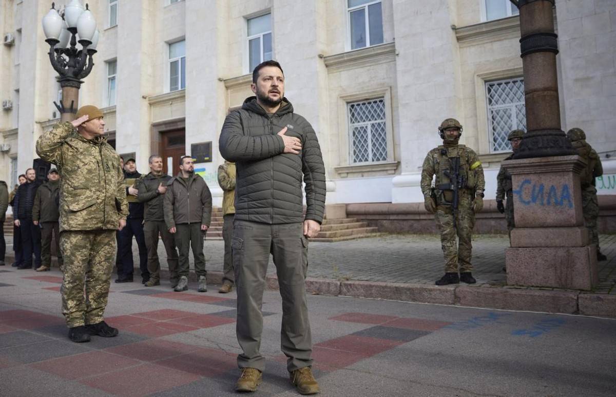 泽连斯基现身赫尔松，大谈迎接和平，乌军总司令释放重要信号
