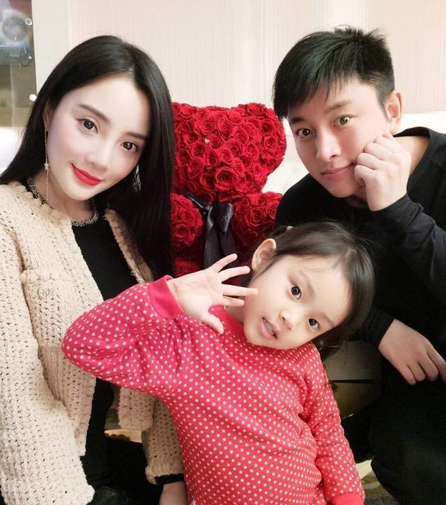 吃瓜娱乐圈连夜吃完了李小璐的瓜不得不说一句贵圈很乱