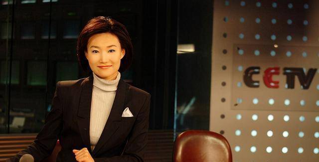 央视李梓萌:台上一身正气,台下可爱又迷糊,曾入选光棍