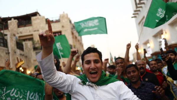 爆冷击败阿根廷后，沙特举国狂欢