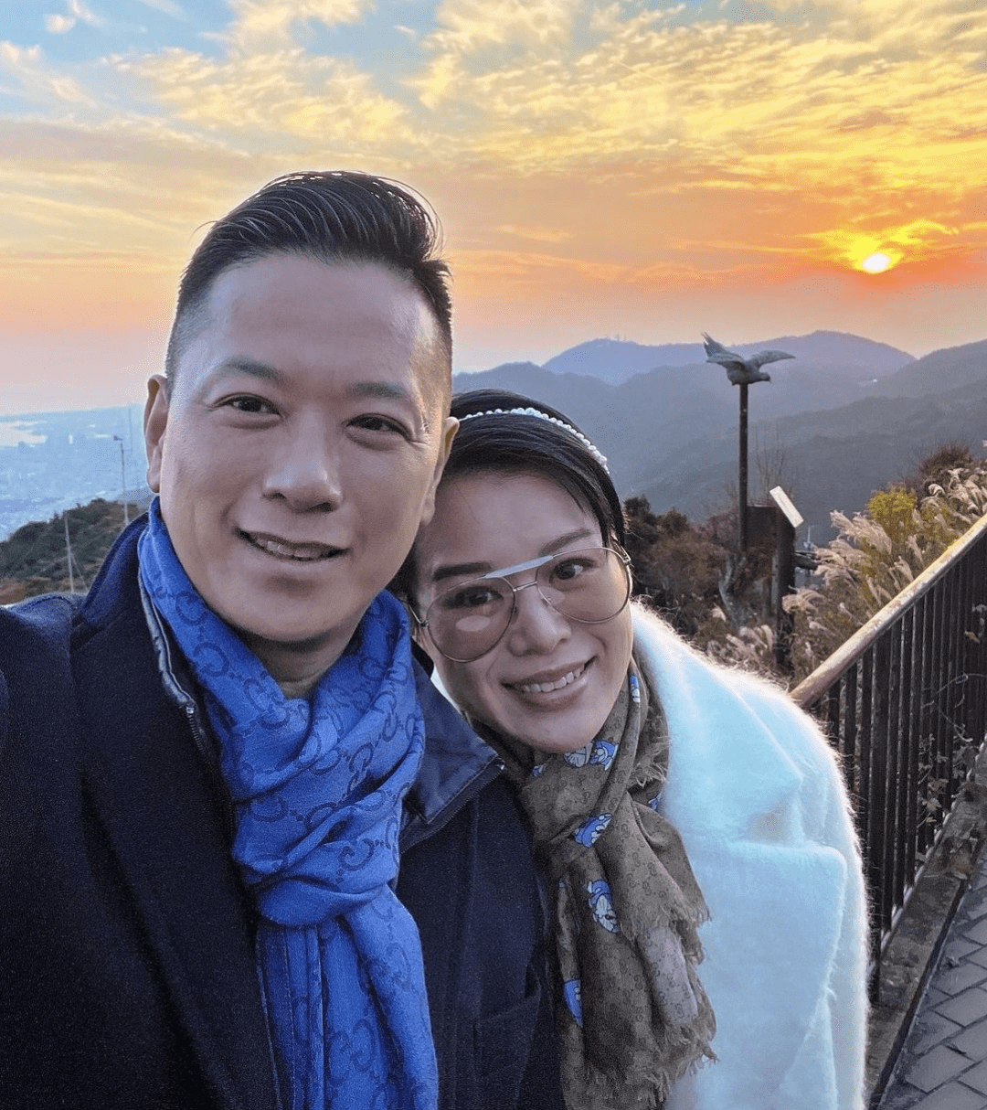 李乘德带胡杏儿出国旅行庆生,携妻逛街购物看日出