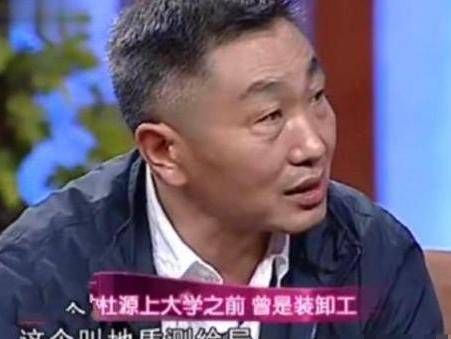 老戏骨杜源：老婆4岁就认识，38年0绯闻，现在怎么样了？