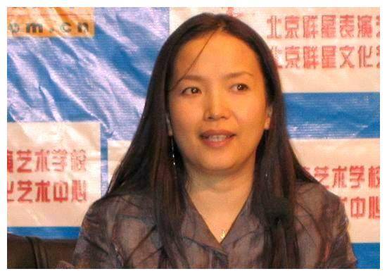 61岁的吕丽萍:嫁过3个男人,离过2次婚,提起张丰