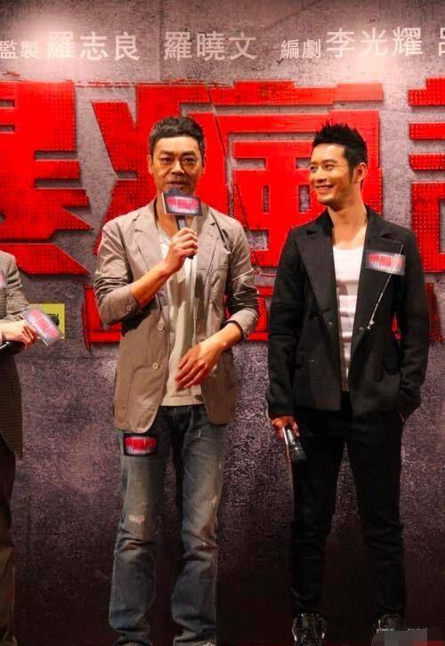 黄晓明与刘青云同台时,两人的帅气值不相上下,不过