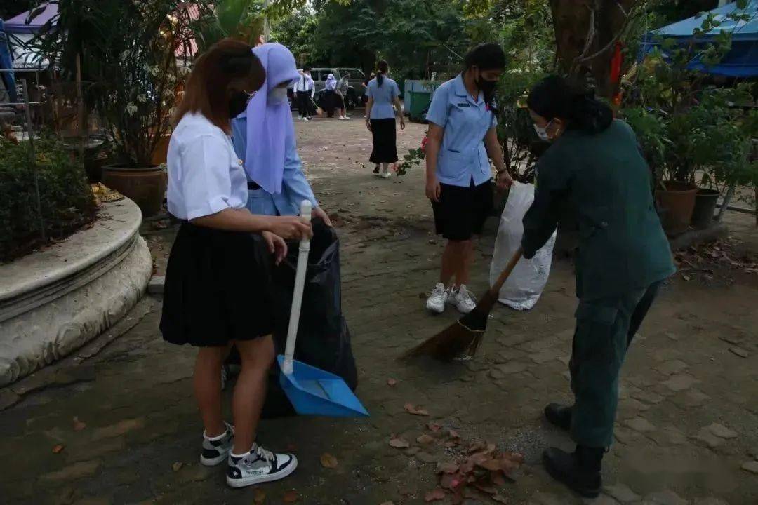 泰国国庆节父亲节 | 泰国格乐大学热诚祝愿您的父亲和已经做父亲的您与安康快乐同业！