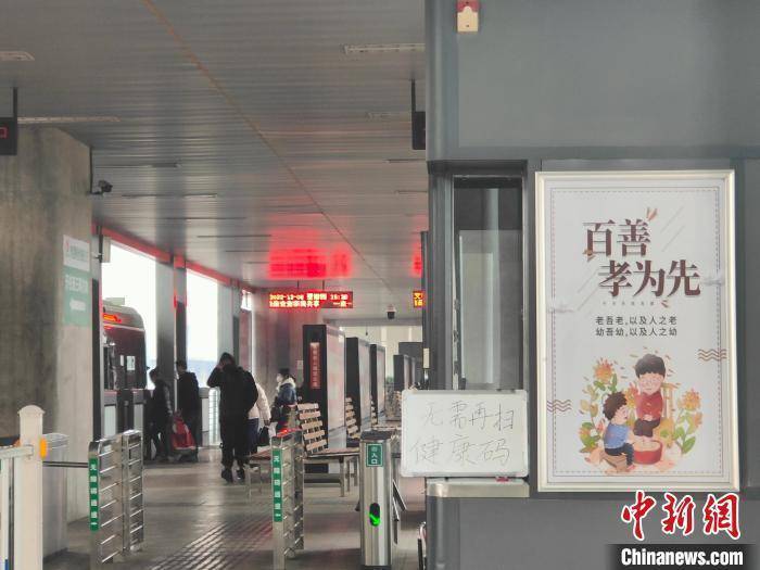 郑州乘飞机、坐地铁等不再查验健康码
