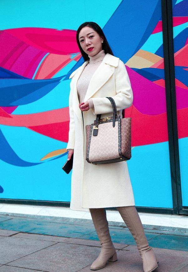 冬末这样搭才好看！时尚博主赵一一yyi穿搭有技巧，怪不得有气质