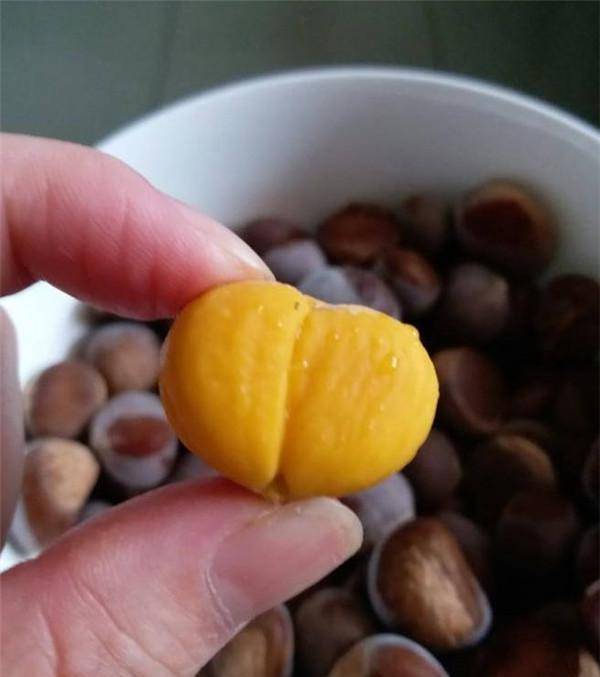 如何又好又快地剥板栗？教你简单小方法，去皮干净不伤手