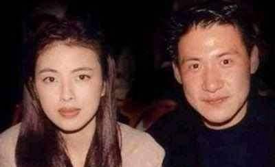 陈百祥早年是唱歌的,和钟镇涛一样是出自温拿乐队的