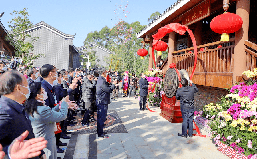 本届园博会以"歌海寿源 神韵河池"为主题,以"歌,寿"为艺术创作源泉