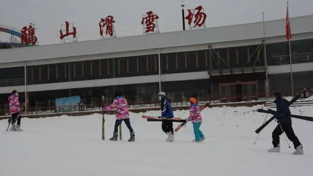 "青鹃山滑雪场的15名教练已经全部到位,所有教练按照公司安排已经完成