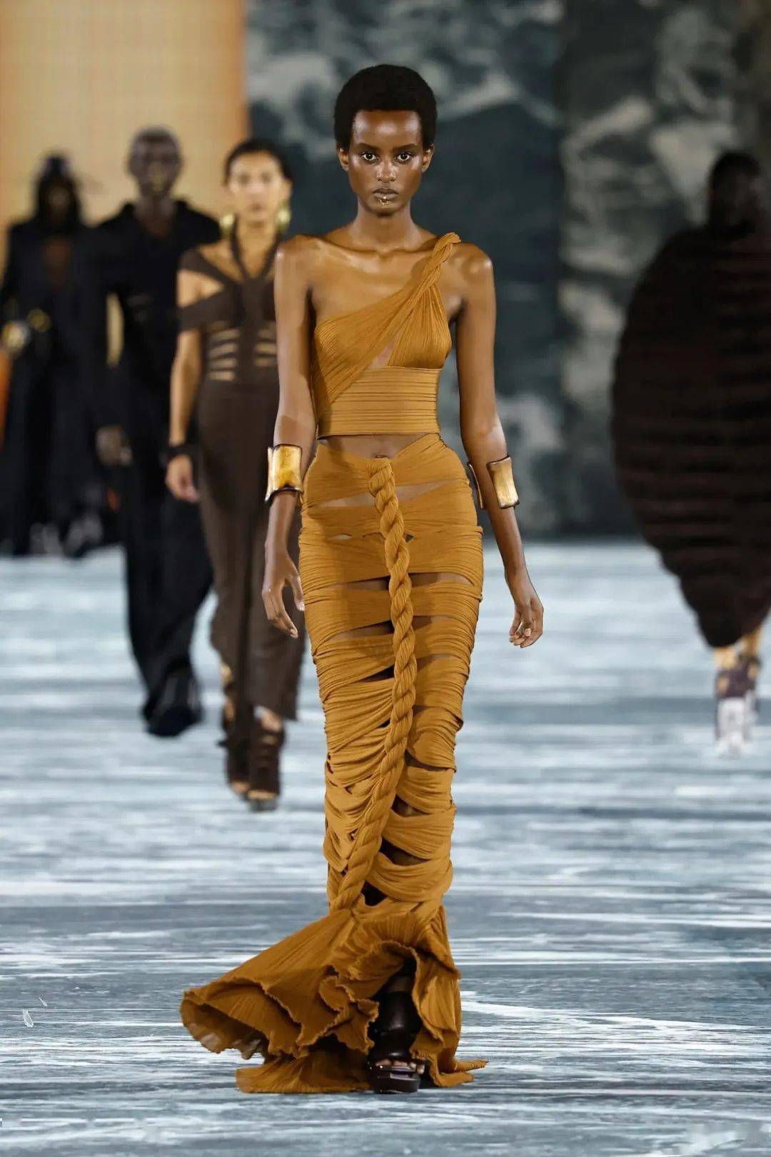 齳գȻ | BALMAIN 2023 ĴͶ ...