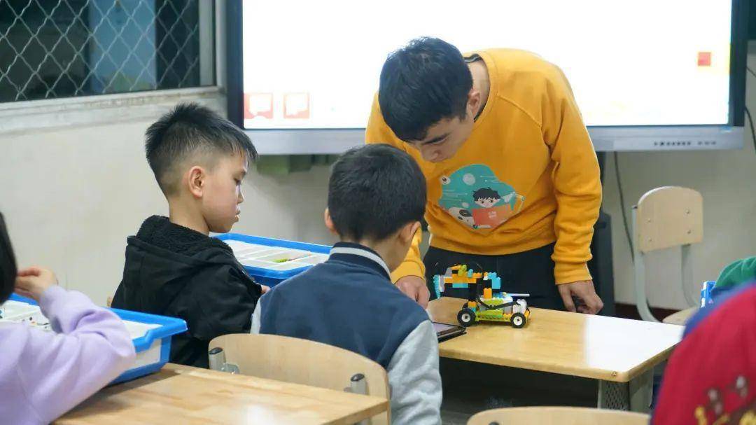 8岁童编程创ChatGPT,家长重视科技教育的惊人成果? 8岁童编程创ChatGPT,家长重视科技教育的惊人成果?