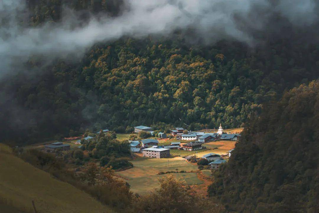 那届年轻人，爱上了雨崩徒步