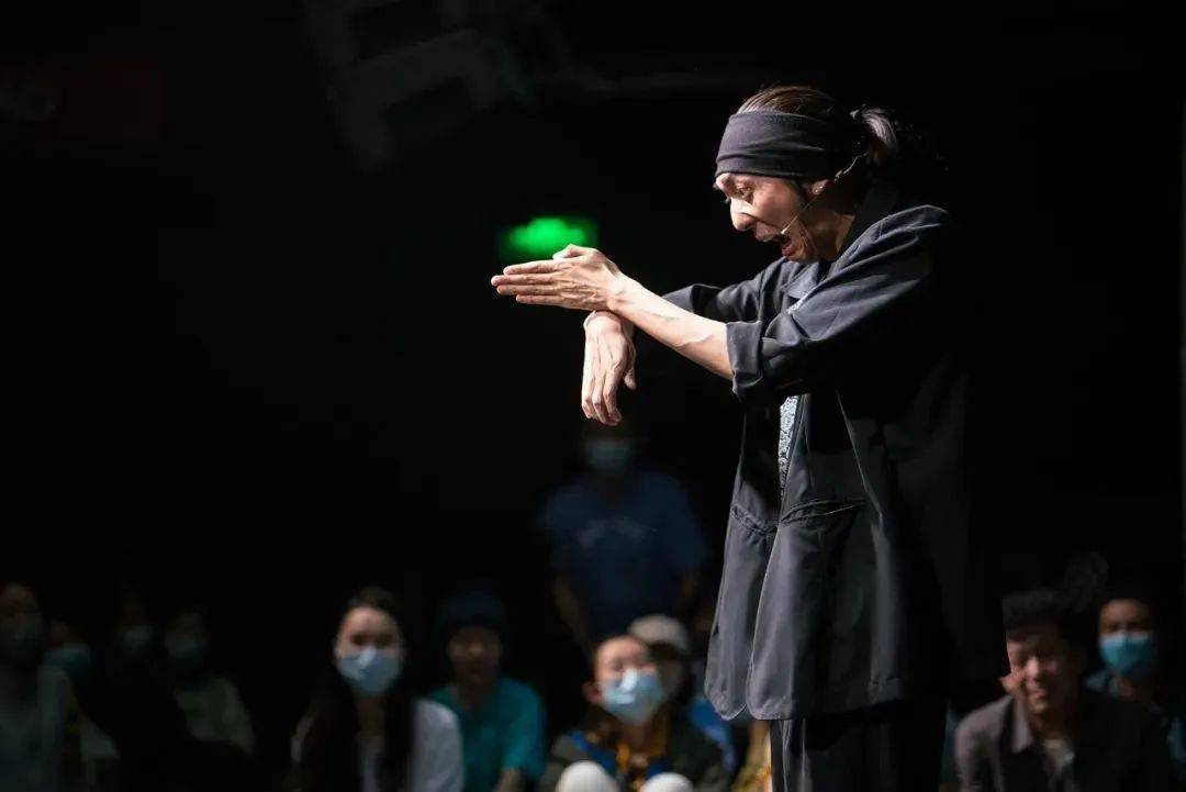 中国默剧首席表演艺术家，买张票来对暗号