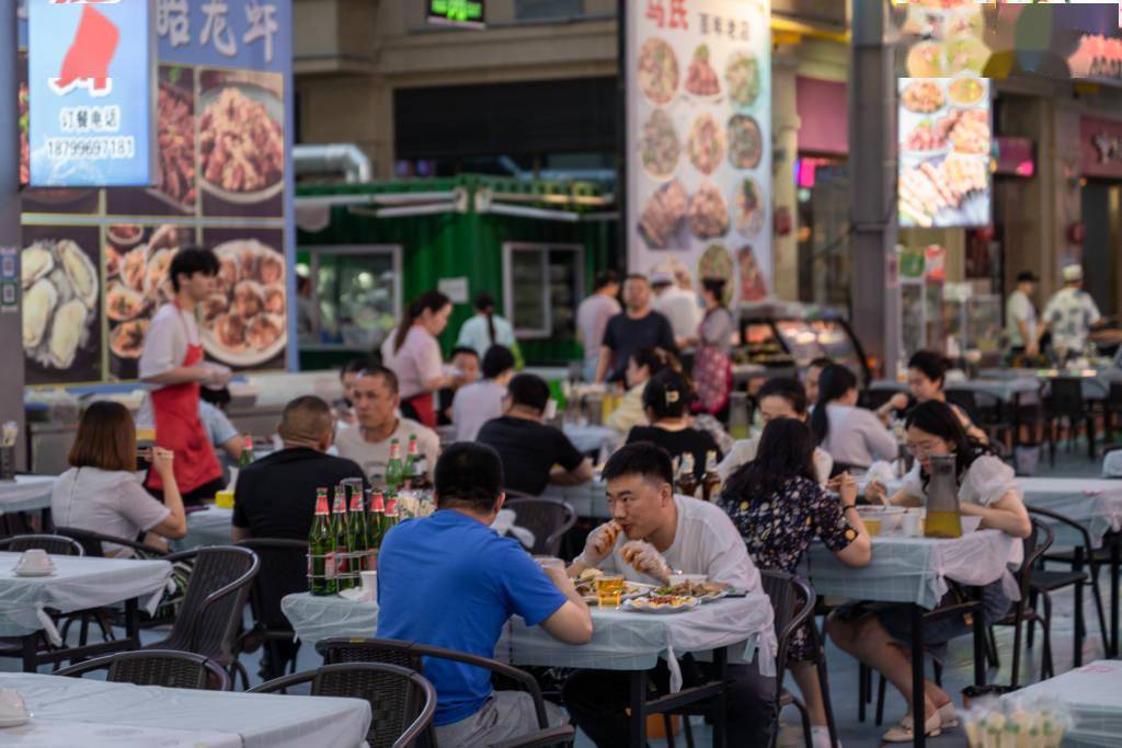 新疆昌吉：美食名片引客b体育来(图2)