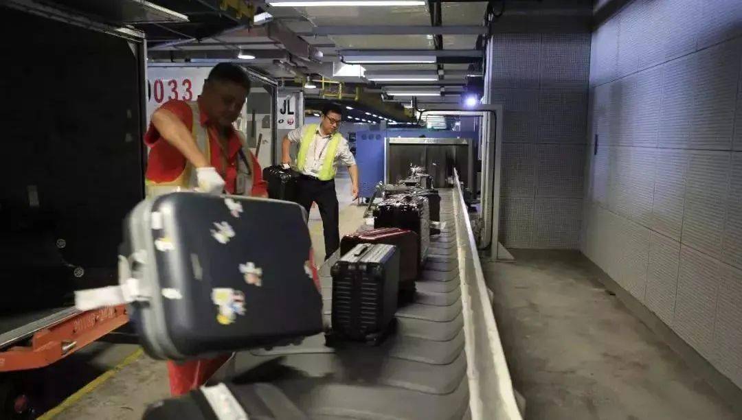回国注意：中国海关严查入境，上百人被扣！亦有被行李上锁、补税上万