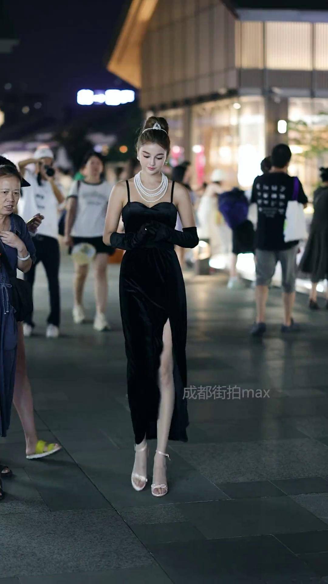 怎一个美字了得。时尚街拍美女 完美身材 御姐 乔廷Serena瑟琳娜