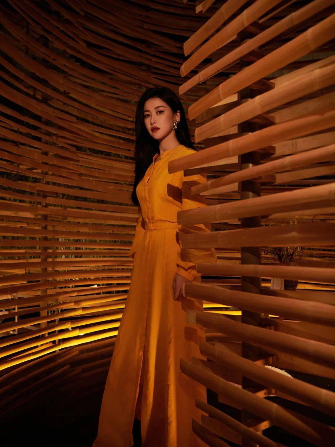 跟女明星抄作业，拿捏气场的有效红唇妆！