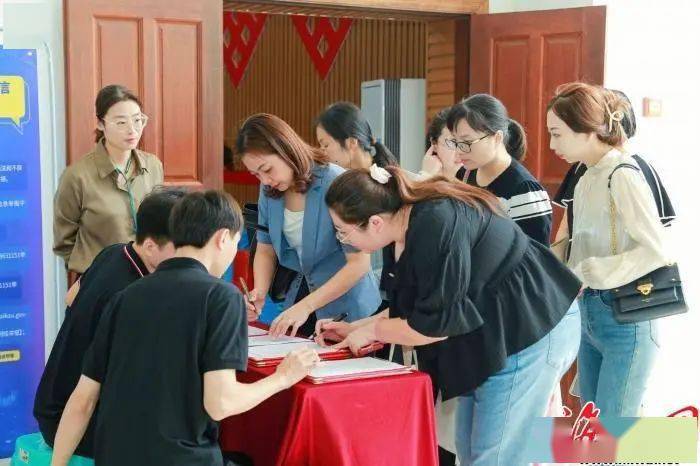 网络文明 | 海口开展网络文明进机关暨网络举报辟谣宣传周活动