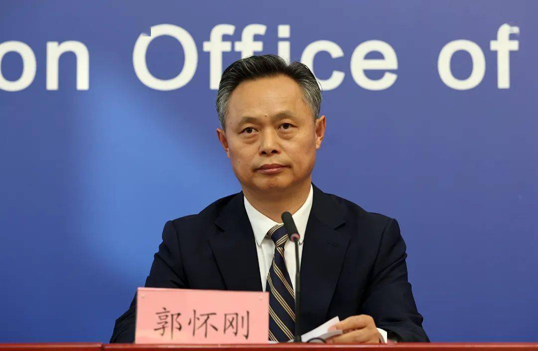 北京市贸促会党组书记、主任郭怀刚介绍高峰会主要活动安排和筹备情况：