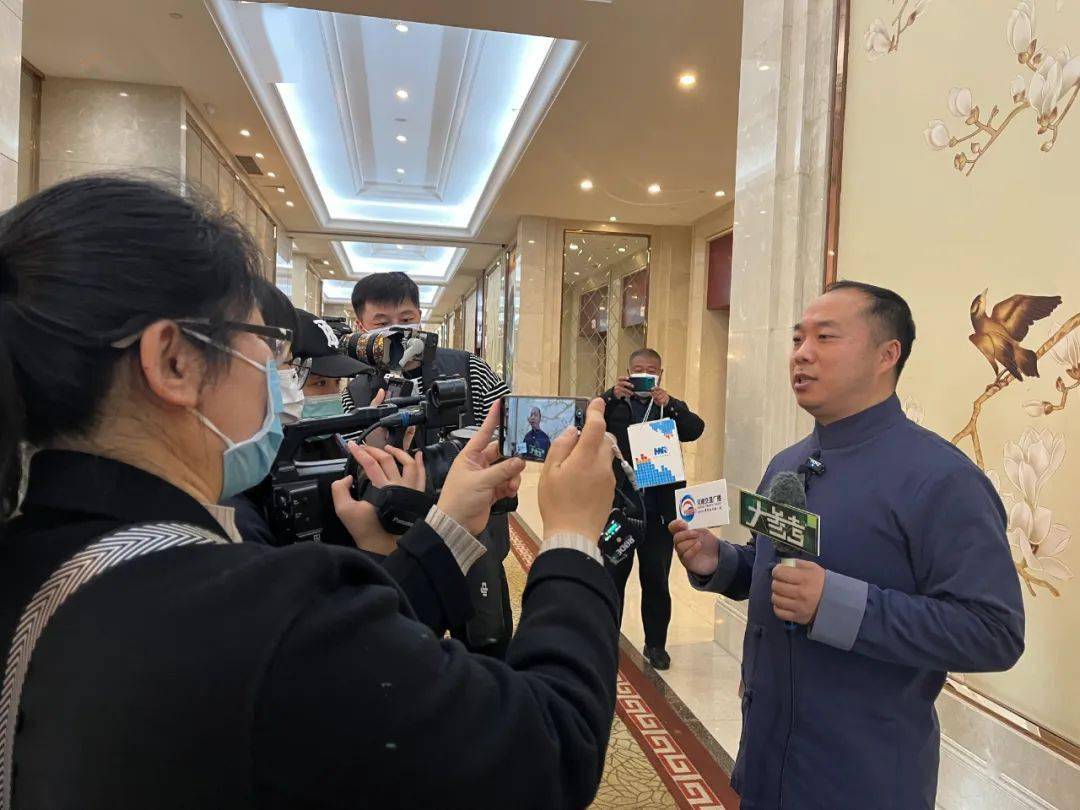 臧云彩接受河南广播电视台记者采访“使志若伏若匿”，
