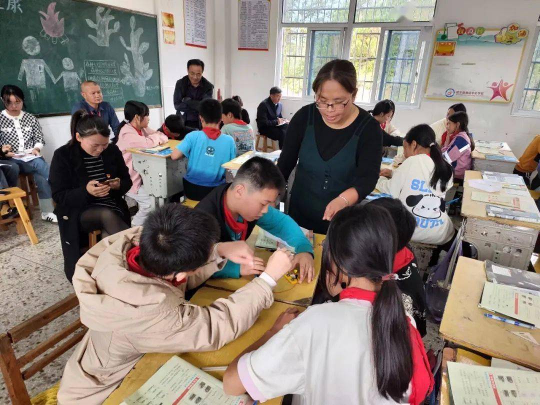 凝教育真情 寻教研芬芳！武平县第二实验小学举行骨干教师送教送培活动