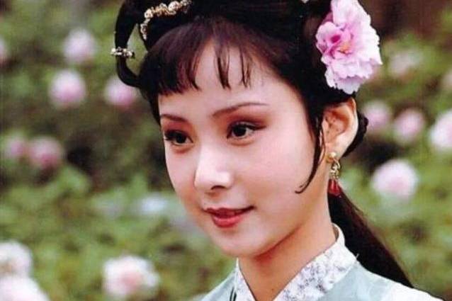 中的"晴雯"一角,相信大家都非常熟悉了,这个角色就是由女演员安雯饰演