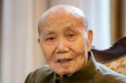 1936年2月,李布德在红九军当文书,只有16岁的他