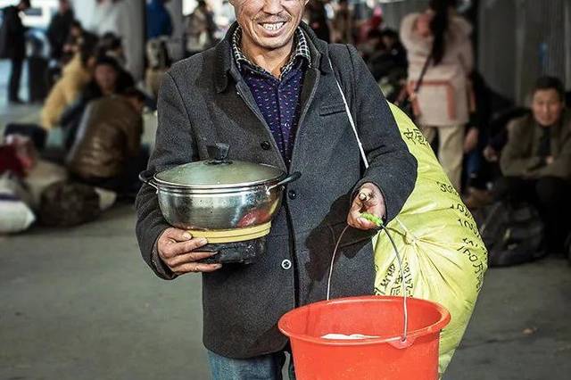 提桶跑路的三和大神,居然成了快手上的吟游诗人