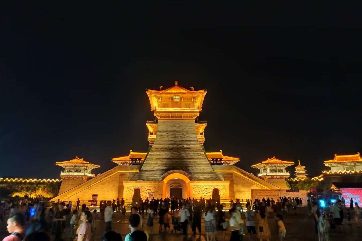 惠游湖北打卡襄阳唐城影视基地