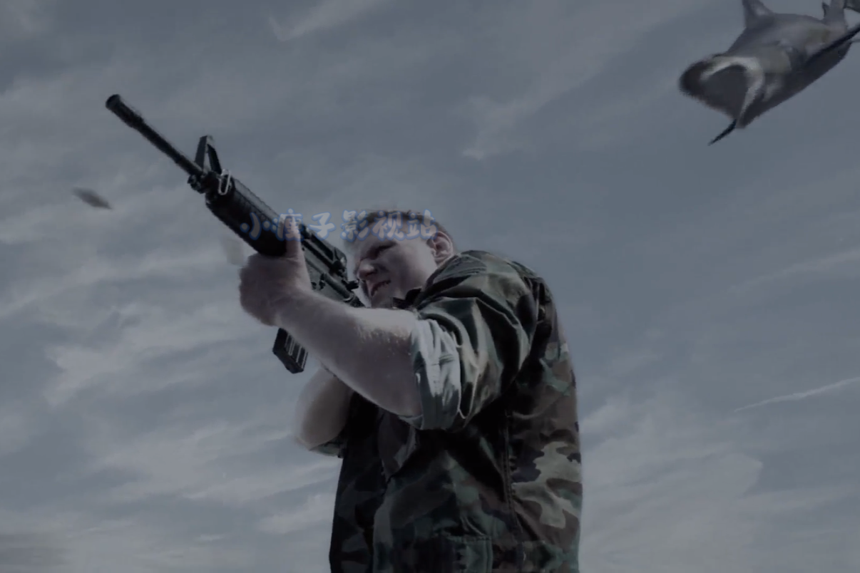 鲨卷风一群鲨鱼被卷入龙卷风人类只能通过飞船消灭它们