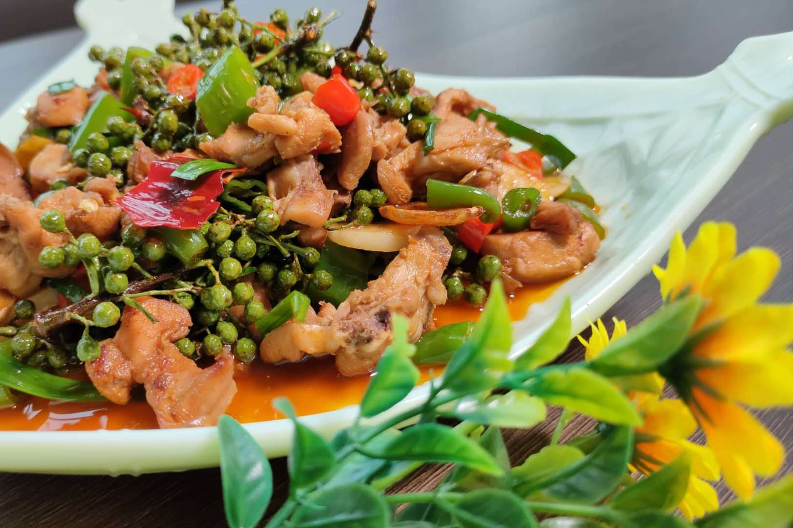 帮菜小厨藤香双椒兔火辣夏日就该鲜香辣爽这么做嫩而不柴