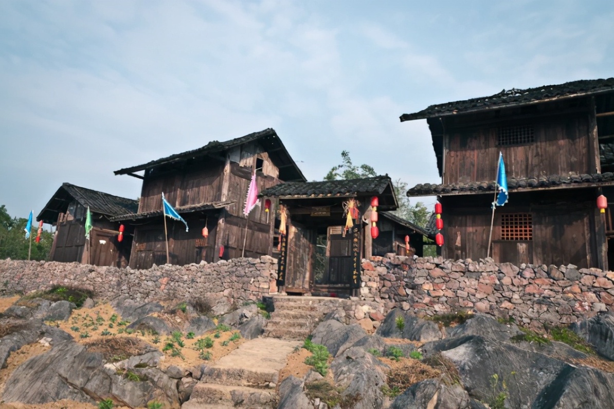 我国少数民族——仡佬族的民居建筑特点_房屋