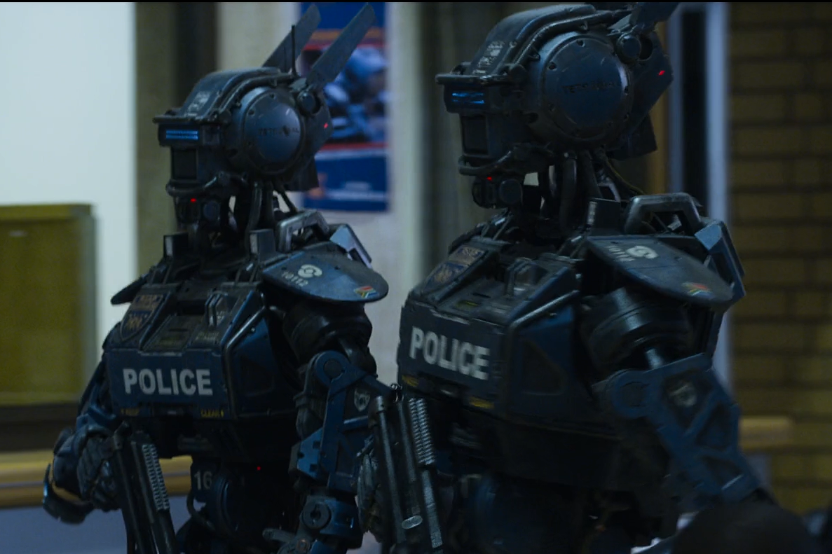 【超能查派】机器人警察全部下线,坏人大规模骚乱