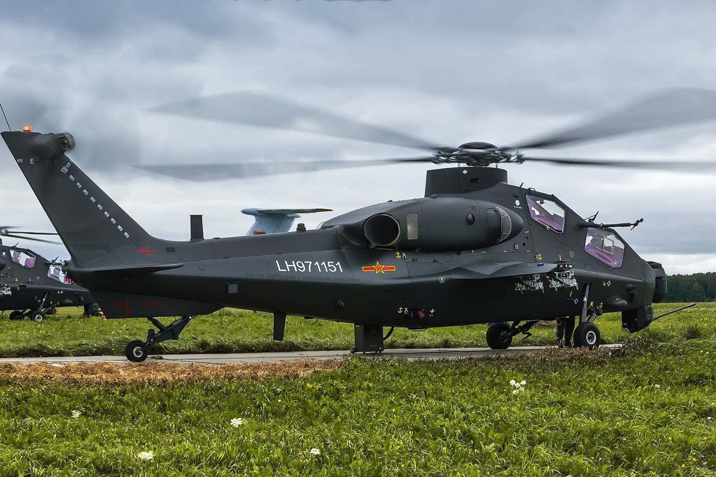 直10武装直升机飞行表演展示超强机动性能