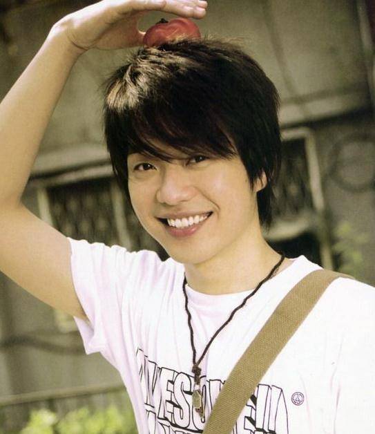 的过的《当你孤单你会想起谁》让许多中学生成了演唱者张栋梁的粉丝