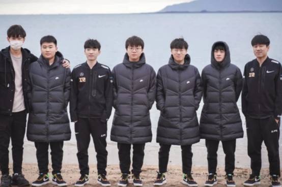 贪玩游戏排行_年度新锐游戏:贪玩再次改变传奇风游戏行业金口奖(2)