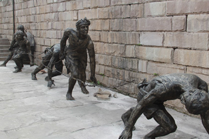 带您走进历史,纤夫文化主题人物铜雕展