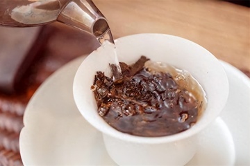 茶叶是酸性还是碱性的？如果茶叶出现酸味，属于正常现象吗？