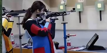 搁清华上学真有那么好？本地学生不愿意回家，愁坏父母亲