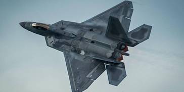 俄媒：美军F-22隐形战机在爱沙尼亚进行飞行训练