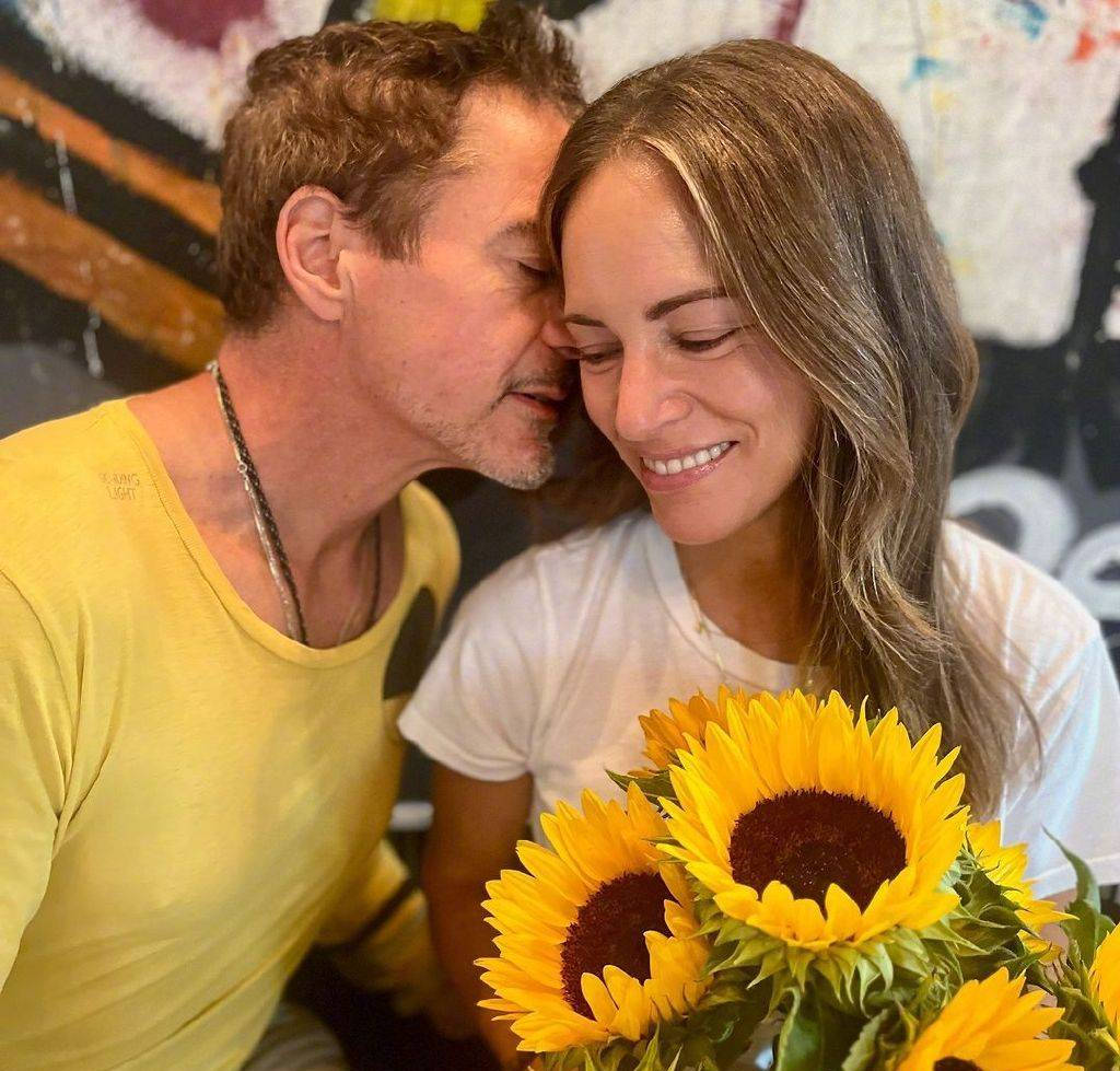 "钢铁侠"小罗伯特·唐尼纪念结婚18周年