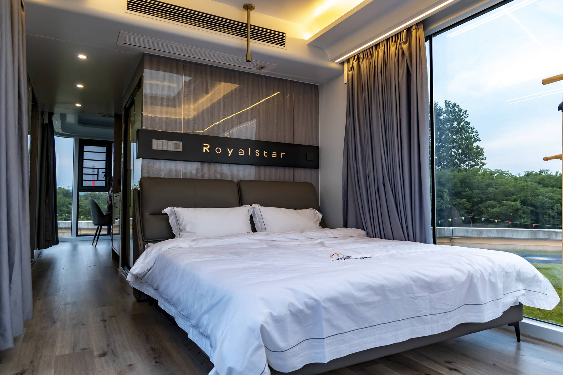 这么美的荣事达太空舱民宿你确定不要