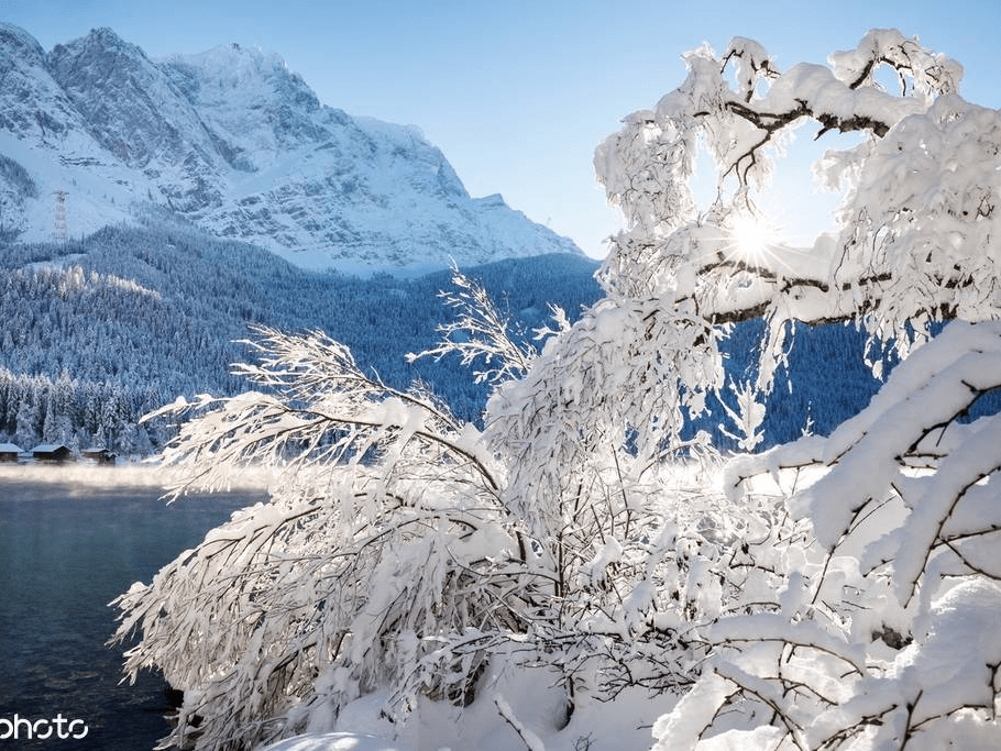 德国巴伐利亚州天气寒冷艾布湖冬季景观美如画卷