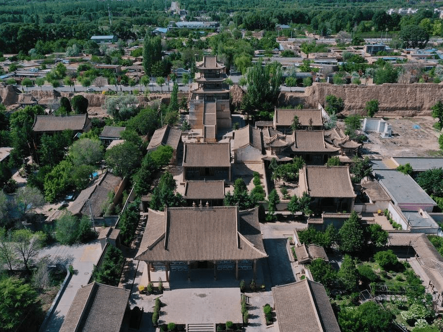 青海贵德古城建成至今约600余年,其中,明清时期的贵德文庙及玉皇阁古