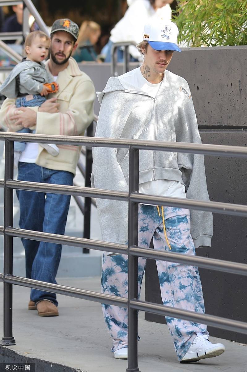 1/6搜狐娱乐讯(视觉中国/图) 近日,贾斯汀·比伯和妻子海莉·比伯在