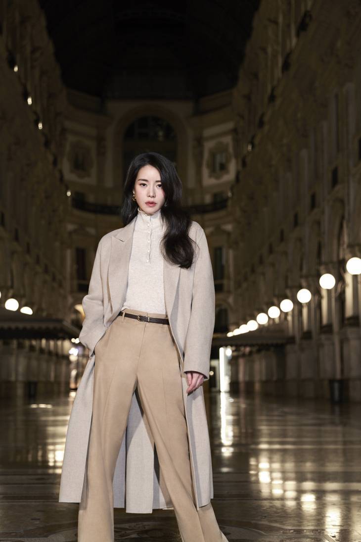 妍珍林智妍时装写真曝光异国街头高级大气