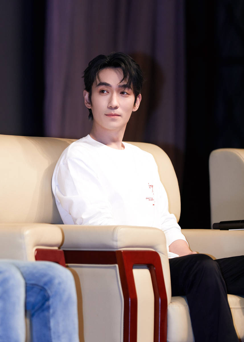 明星朱一龙时尚合集儒雅帅气绅士男神